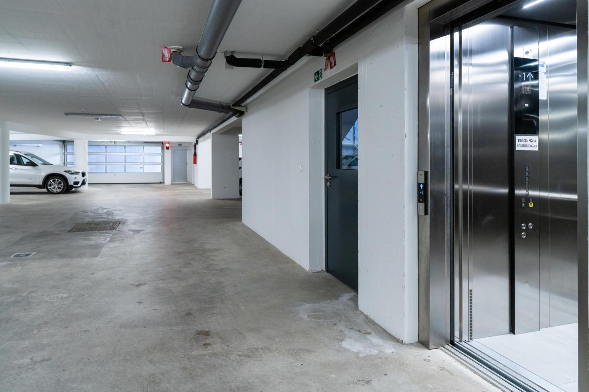 Tres Fenestras Zadar - Private Parking Apartman Kültér fotó