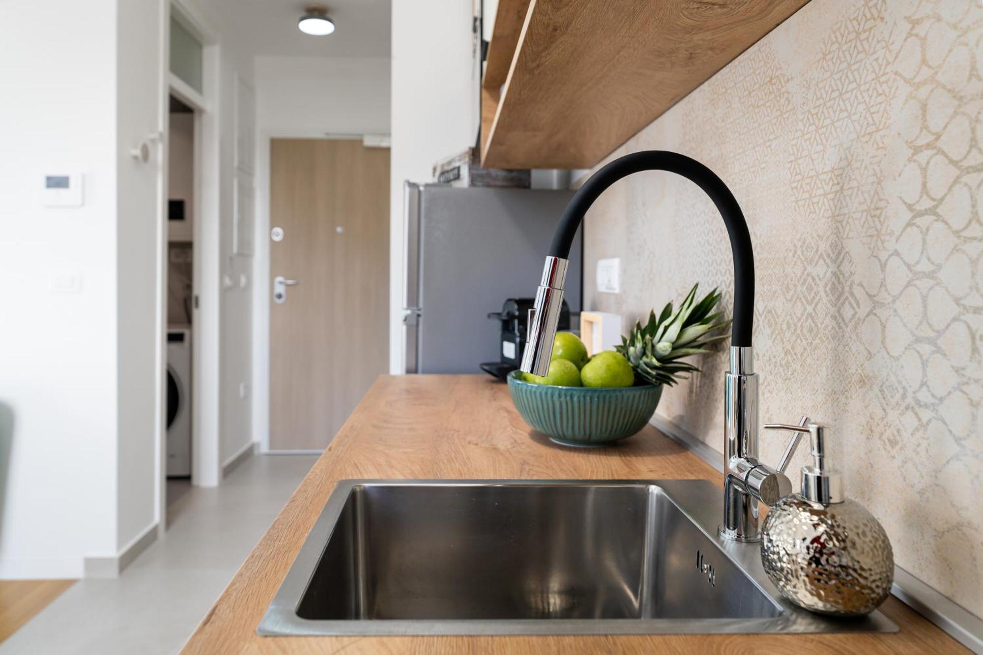 Tres Fenestras Zadar - Private Parking Apartman Kültér fotó